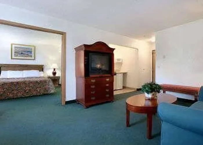 Travelodge By Wyndham Gurnee Waukegan